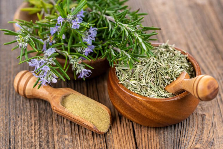 10 Substitutes For Thyme To Use In A Recipe (Fresh & Dried Herbs)