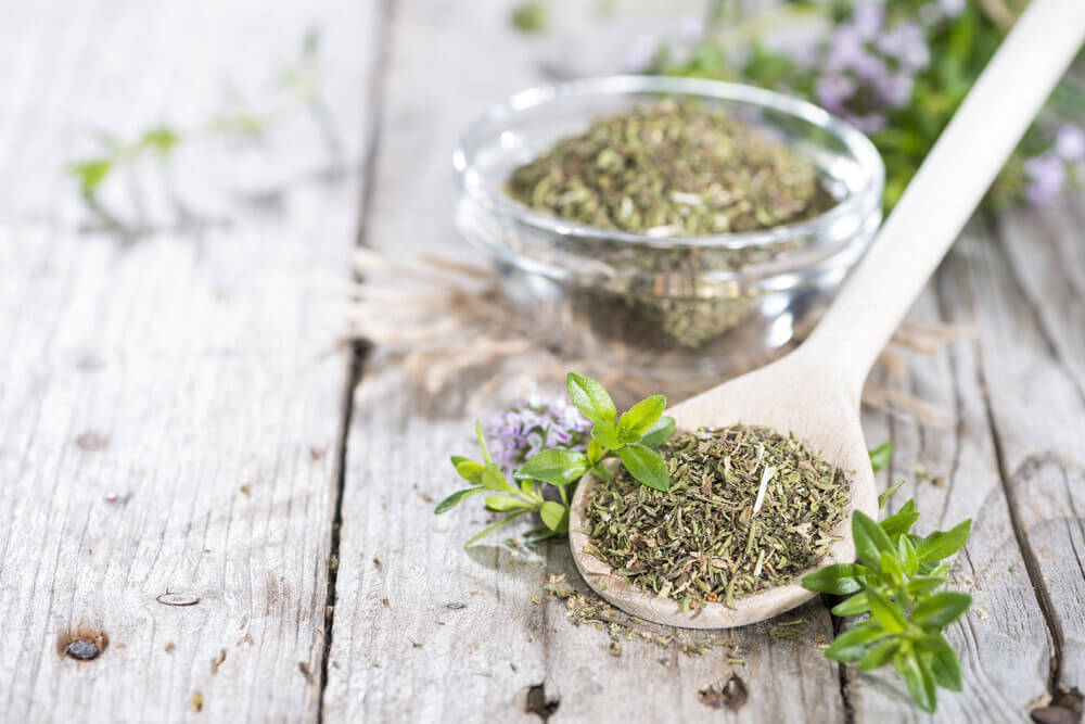 10 Substitutes For Thyme To Use In A Recipe (Fresh & Dried Herbs)
