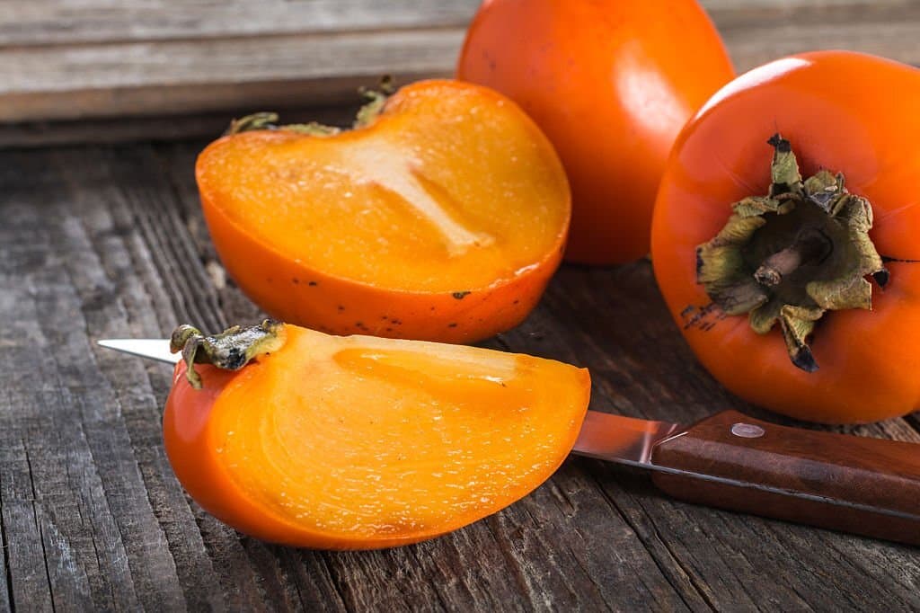 What Does a Persimmon Taste Like? - Betony